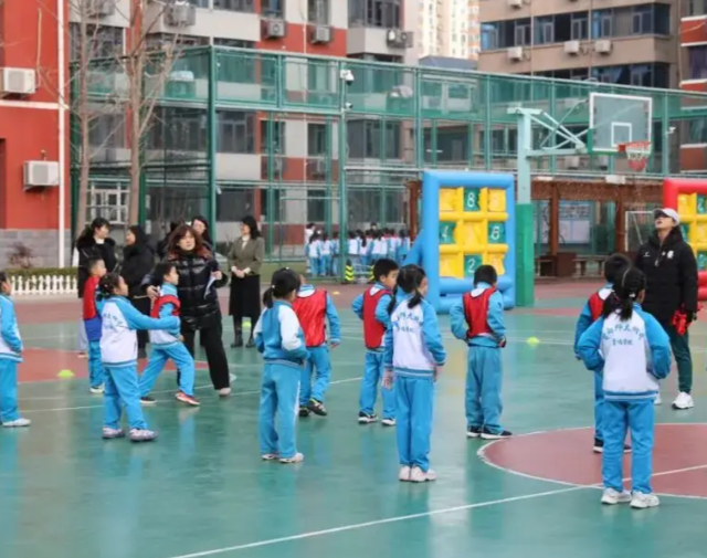 将齐文明特征与德育实践深度融合打造时时处处人人的全员育人格局