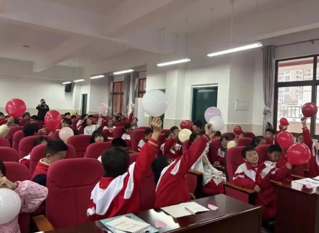 心境稳定的家长多倾听和接收孩子的感受和主意无论是消极仍是