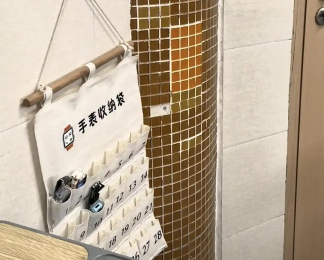 确有需求带着手机入校的学生校园酌情处
